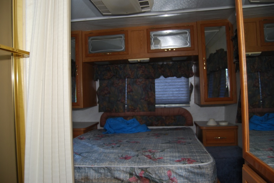 Index Of  Photos Dp27410-1998-hurricane-34ft-thor-motorhome-photos-egg 